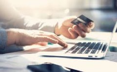 网上购物 今天在菜市场买菜，看见有人在杀兔子